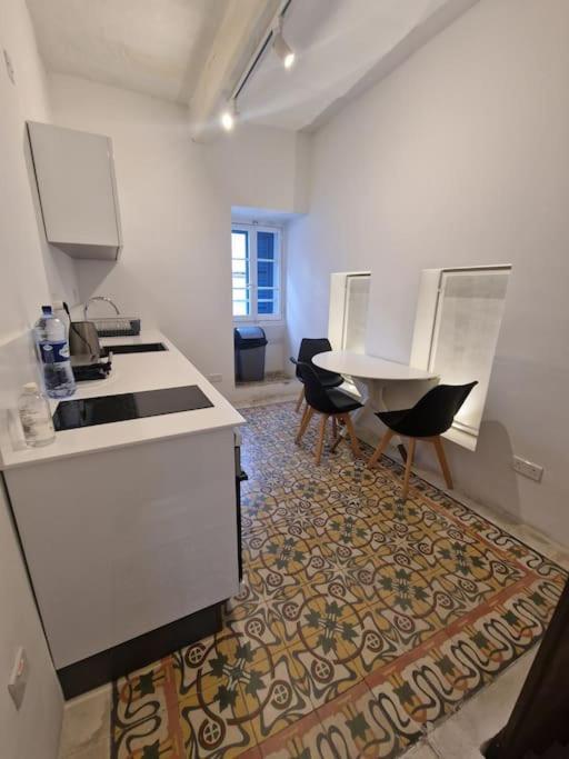No 60, 2Nd Floor, Centrally Located, Fully Equipped Studio Apt Il-Furjana Luaran gambar