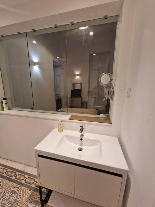 No 60, 2Nd Floor, Centrally Located, Fully Equipped Studio Apt Il-Furjana Luaran gambar